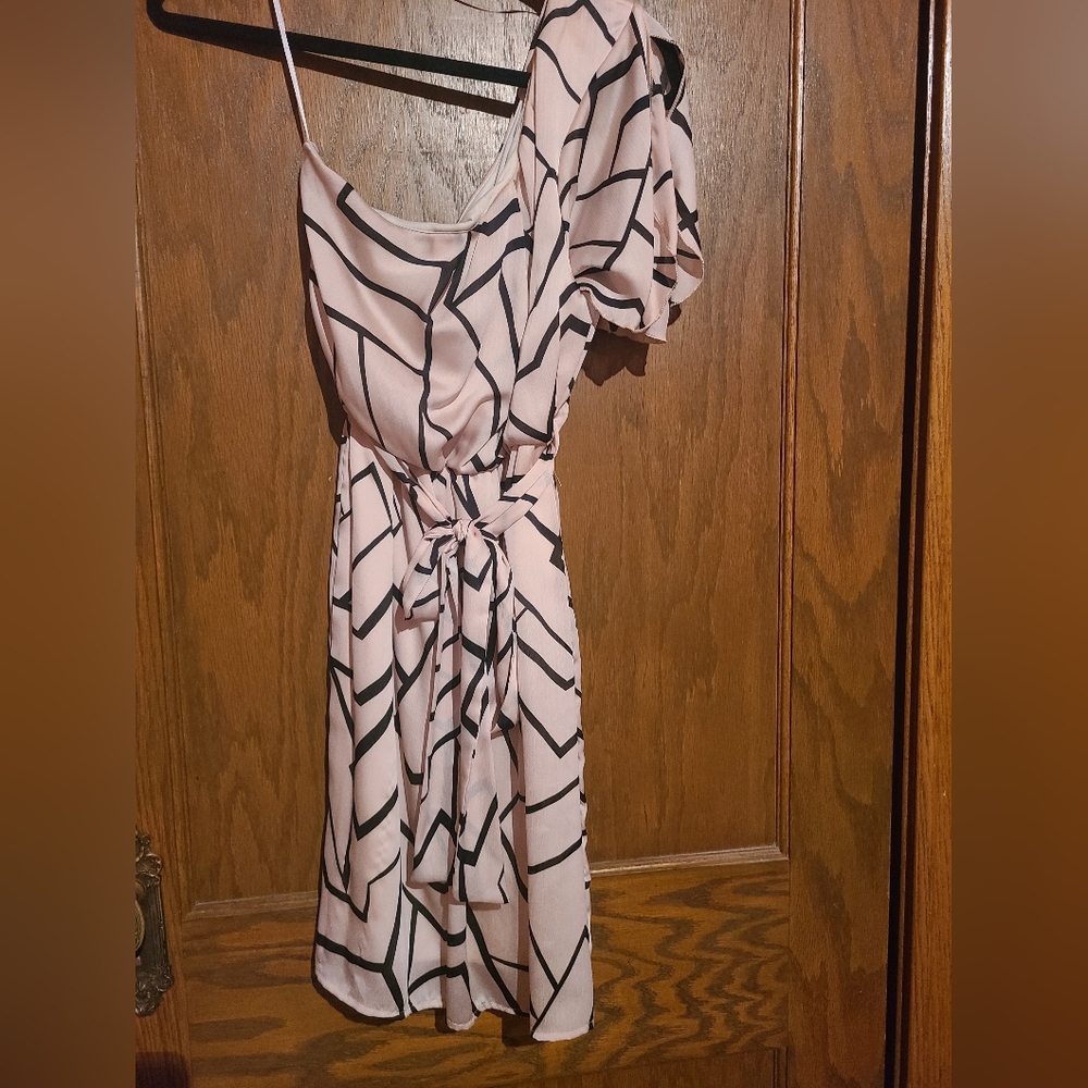 Elegant Tan and Black Geometric Dress